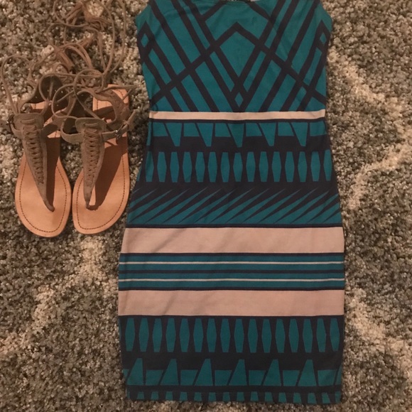 Detailed Bodycon dress - Picture 2 of 2